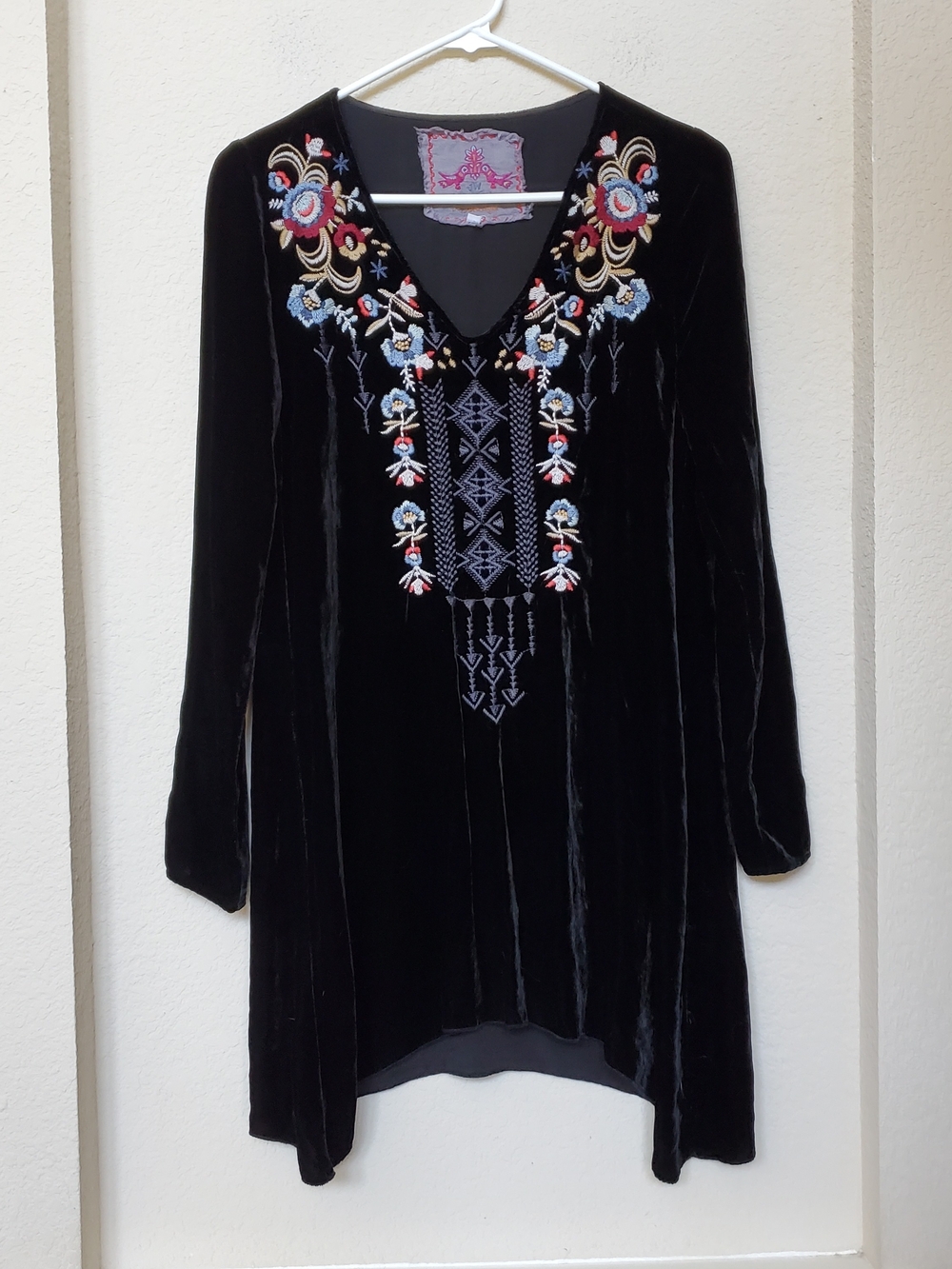Johnny Was Black Velvet Long Sleeve Embroidered Tunic Dress. Size XS